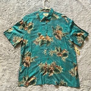 NWT Island Shores, Blue Button Down Top Pineapple, Hawaiian Print! 1 Pocket!